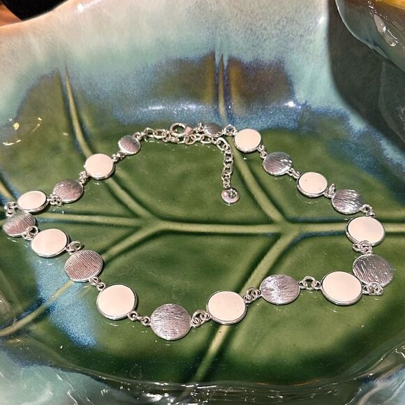 Gloria Vanderbilt Jewelry - Gloria Vanderbilt Silver & White Disc Necklace 16”